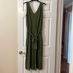 Time and Tru wide leg olive green jumpsuit size small. Pockets. Worn once. EUC.